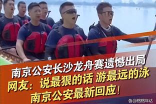 琼阿梅尼和卡马文加合奏钢琴曲，前者：我俩组乐队叫琼阿文加